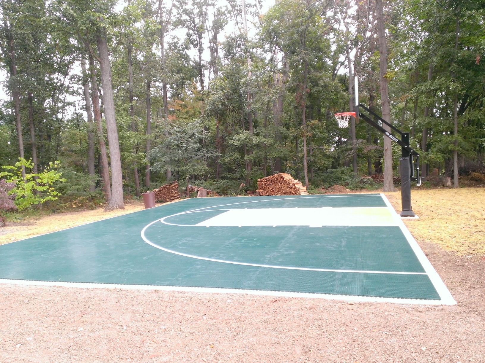 There is a side view of the court.