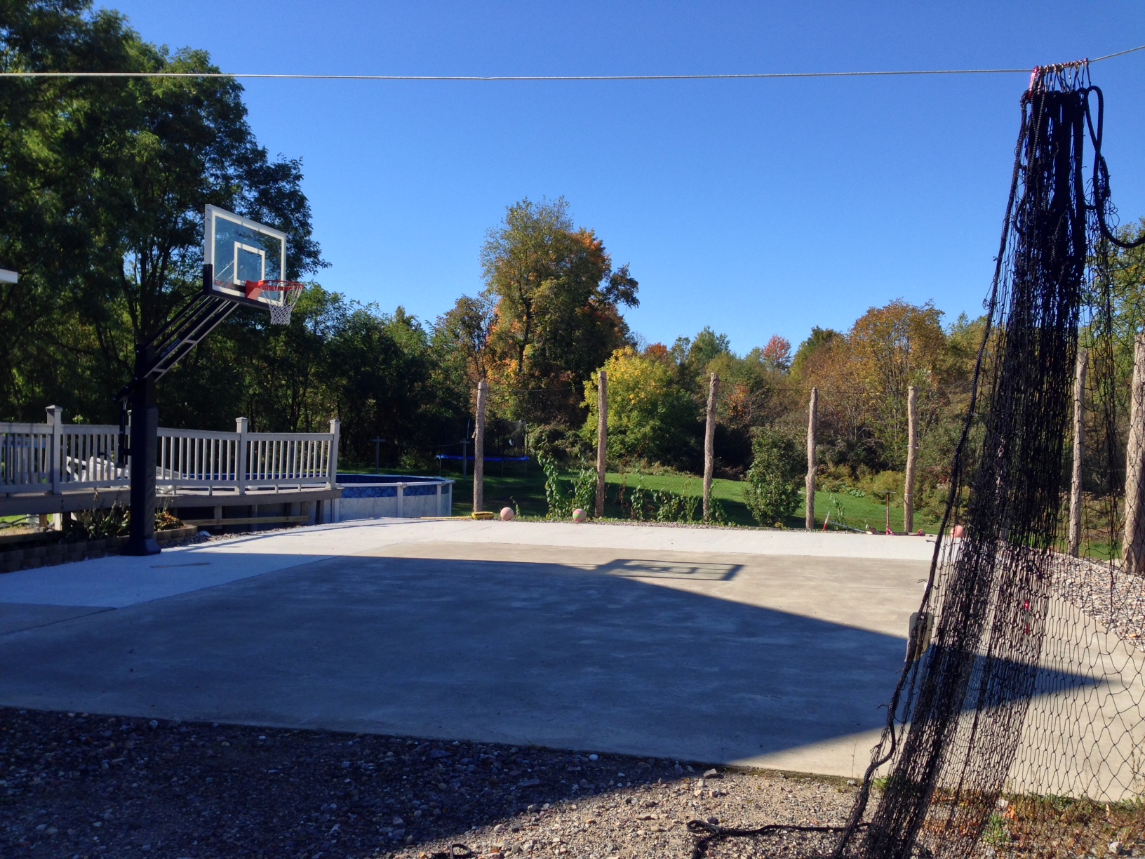 On the right you can see the net is designed to wrap around the court to keep the ball on the court.